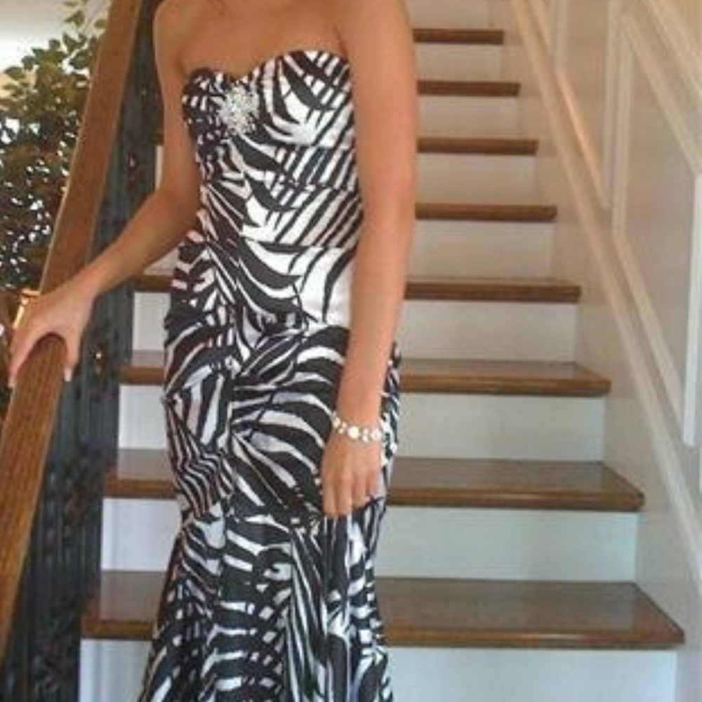 Black & White Palm Mermaid Style Prom/Formal Dress